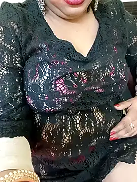 Snapshot of Simran-Kudi chatting on 01/11/25, 08:22 Simran-Kudi online show from 01/11/25, 08:22