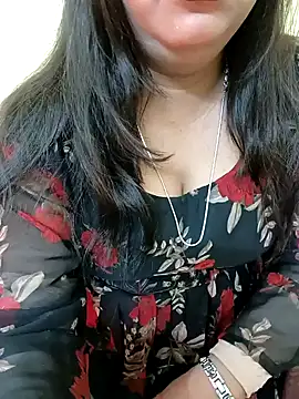 Snapshot of Simran-Kudi chatting on 01/12/25, 04:31 Simran-Kudi online show from 01/12/25, 04:31