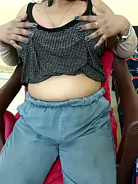 Snapshot of Simran-Kudi chatting on 01/12/25, 07:32 Simran-Kudi online show from 01/12/25, 07:32