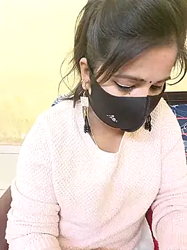 Snapshot of Simran-Kudi chatting on 01/19/25, 04:44 Simran-Kudi online show from 01/19/25, 04:44