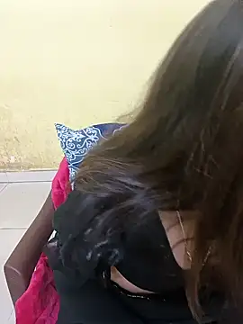 Snapshot of Simran-Kudi chatting on 02/01/25, 04:46 Simran-Kudi online show from 02/01/25, 04:46