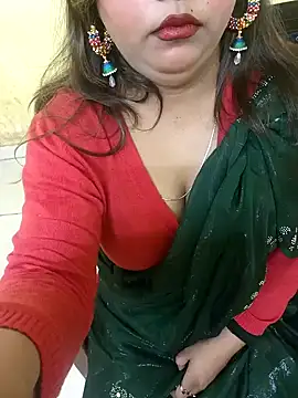 Snapshot of Simran-Kudi chatting on 02/05/25, 04:59 Simran-Kudi online show from 02/05/25, 04:59