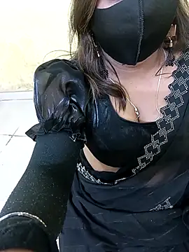 Snapshot of Simran-Kudi chatting on 02/14/25, 12:57 Simran-Kudi online show from 02/14/25, 12:57