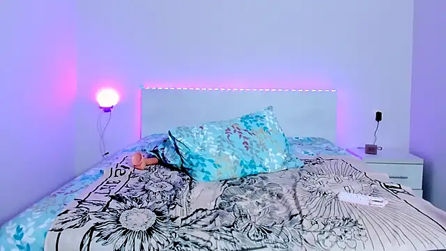 Snapshot of Shadow_Strik chatting on 01/06/25, 04:13 Shadow Strik online show from 01/06/25, 04:13