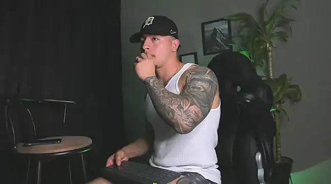 boyc022  online show from 12/14/24, 02:01