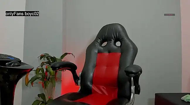 boyc022  online show from 12/24/24, 03:27