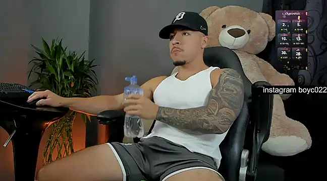 boyc022  online show from 02/19/25, 12:25