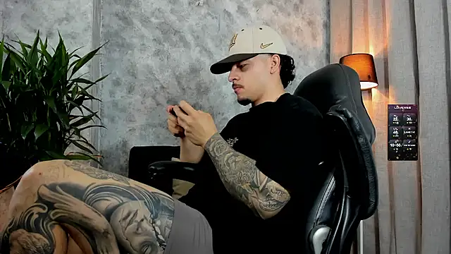 boyc022  online show from 11/29/25, 01:14