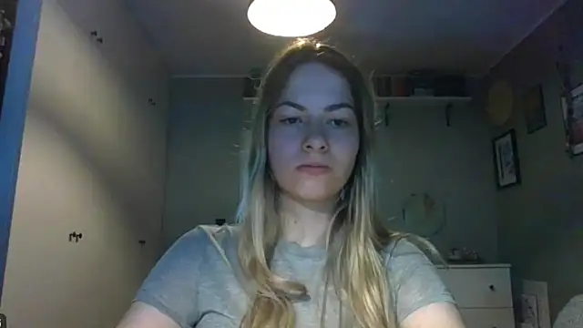 Snapshot of ROSIEx_sweet chatting on 09/16/25, 06:47 ROSIEx sweet online show from 09/16/25, 06:47