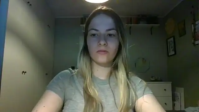 Snapshot of ROSIEx_sweet chatting on 09/17/25, 06:48 ROSIEx sweet online show from 09/17/25, 06:48