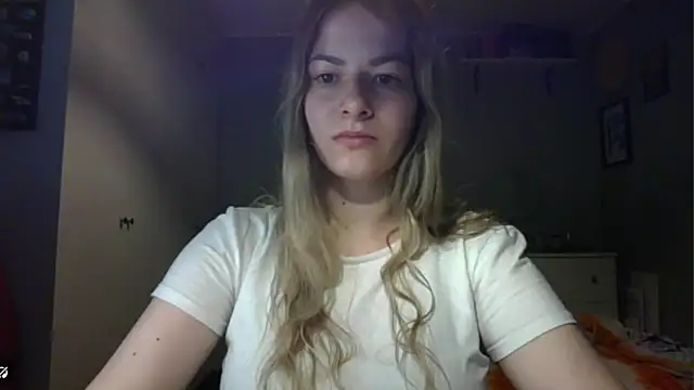 Snapshot of ROSIEx_sweet chatting on 10/27/25, 07:45 ROSIEx sweet online show from 10/27/25, 07:45