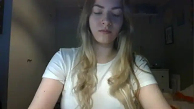 Snapshot of ROSIEx_sweet chatting on 11/17/25, 07:58 ROSIEx sweet online show from 11/17/25, 07:58