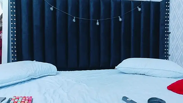 hornybarelylegalgirl online show from 09/21/25, 12:40