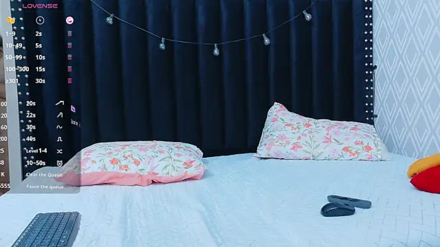 hornybarelylegalgirl online show from 09/22/25, 12:51