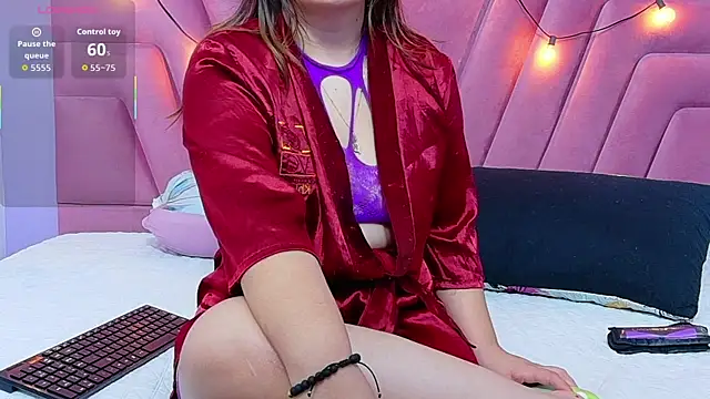 hornybarelylegalgirl online show from 05/13/26, 12:02