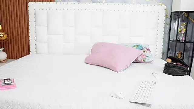 hornybarelylegalgirl online show from 05/19/26, 01:56