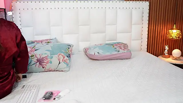 hornybarelylegalgirl online show from 05/25/26, 12:22