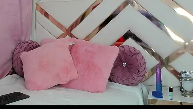 Snapshot of CoralHarmon chatting on 12/24/24, 02:12 CoralHarmon online show from 12/24/24, 02:12