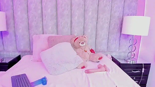 Snapshot of CoralHarmon chatting on 01/26/25, 06:06 CoralHarmon online show from 01/26/25, 06:06