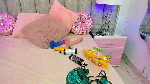 Snapshot of CoralHarmon chatting on 03/03/25, 02:26 CoralHarmon online show from 03/03/25, 02:26