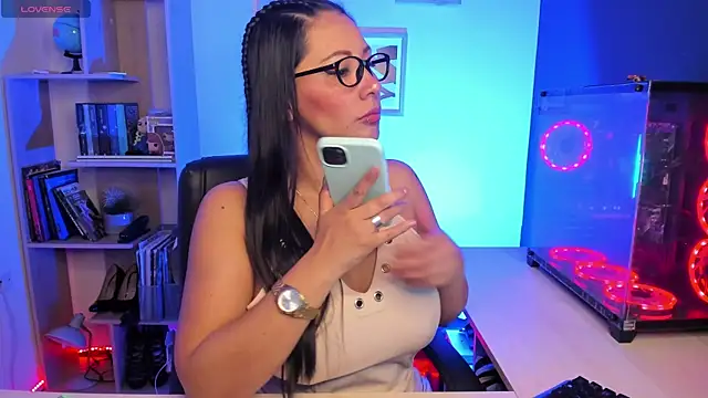 Snapshot of Sue_Wolls chatting on 02/12/25, 04:00 Sue Wolls online show from 02/12/25, 04:00