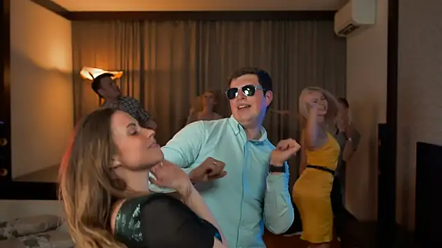 awesome anna online show from 04/11/26, 07:13