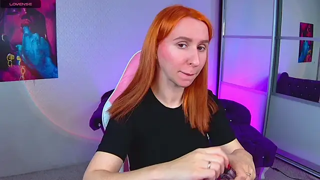 AliceBYKiss online show from 12/22/24, 01:22