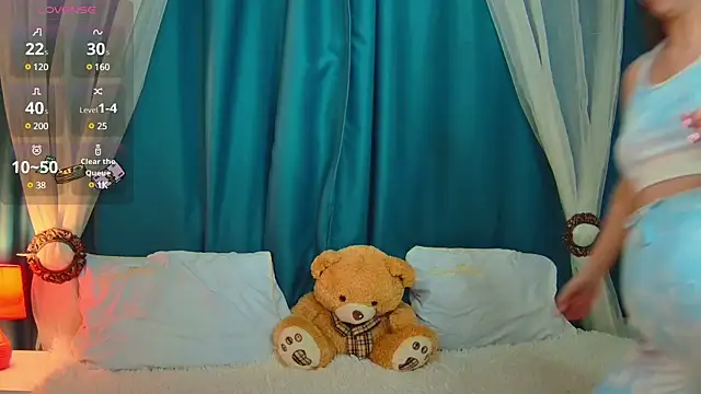 AliceBYKiss online show from 03/06/25, 12:30