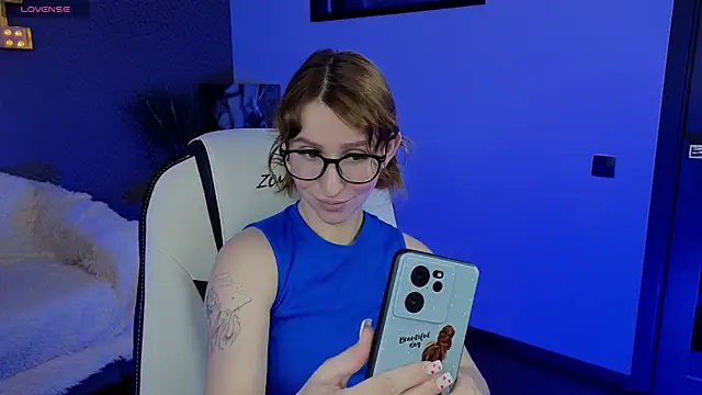 AliceBYKiss online show from 03/14/25, 12:29