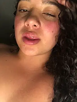 Snapshot of Julieta_333 chatting on 03/17/25, 06:40 Julieta 333 online show from 03/17/25, 06:40