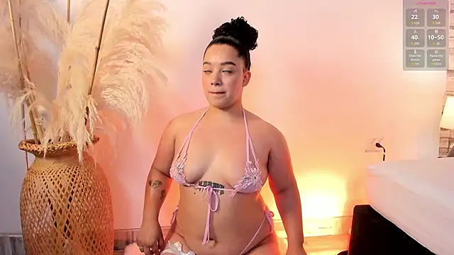 Snapshot of Julieta_333 chatting on 11/23/25, 01:33 Julieta 333 online show from 11/23/25, 01:33