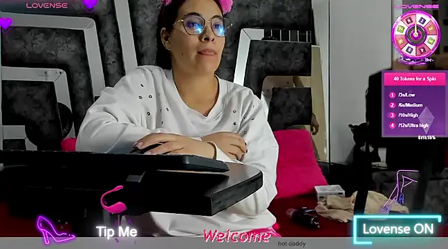 Snapshot of Salome_Moonn chatting on 03/06/25, 12:43 Salome Moonn online show from 03/06/25, 12:43