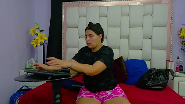 Snapshot of Salome_Moonn chatting on 11/27/25, 02:02 Salome Moonn online show from 11/27/25, 02:02