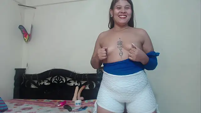 Snapshot of Stylevoluptuousvycky chatting on 02/16/25, 11:05 Stylevoluptuousvycky online show from 02/16/25, 11:05