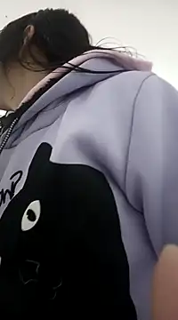 Snapshot of dholcee chatting on 12/18/24, 11:02 dholcee online show from 12/18/24, 11:02