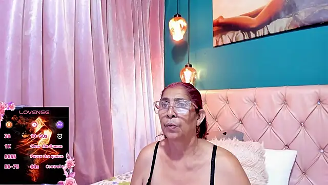 Snapshot of renata_milf_ chatting on 07/06/26, 12:13 renata milf online show from 07/06/26, 12:13