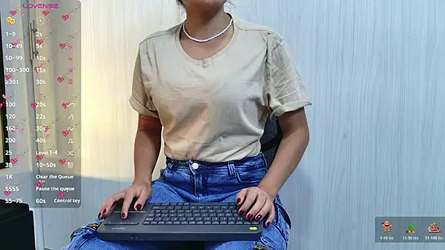 cutehanna1 online show from 11/18/25, 10:25