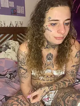 BlazyKitsune- online show from 02/02/25, 11:30