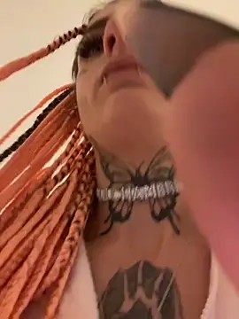 BlazyKitsune- online show from 11/09/25, 10:52