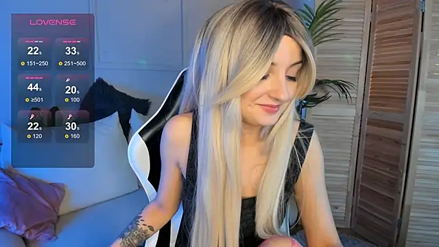 Snapshot of Katty_Lights chatting on 12/15/24, 09:24 Katty Lights online show from 12/15/24, 09:24