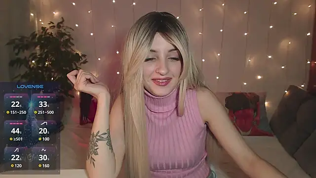 Snapshot of Katty_Lights chatting on 12/31/24, 11:49 Katty Lights online show from 12/31/24, 11:49