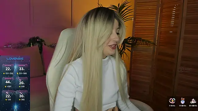 Snapshot of Katty_Lights chatting on 01/01/25, 01:16 Katty Lights online show from 01/01/25, 01:16