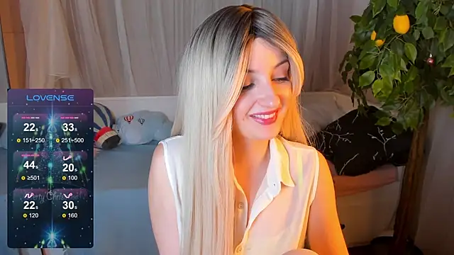 Snapshot of Katty_Lights chatting on 01/04/25, 11:11 Katty Lights online show from 01/04/25, 11:11