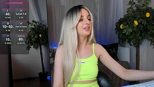 Snapshot of Katty_Lights chatting on 02/28/25, 10:39 Katty Lights online show from 02/28/25, 10:39