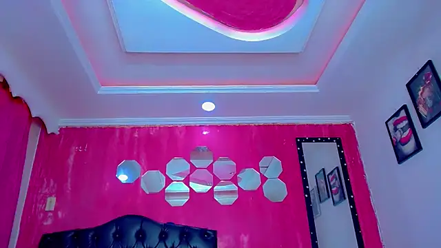 TiffanyMackensyy online show from 12/22/25, 09:23