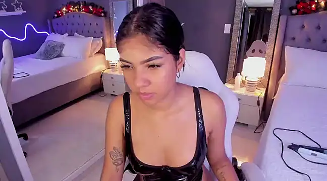 Snapshot of MadyLust chatting on 12/12/24, 12:27 MadyLust online show from 12/12/24, 12:27