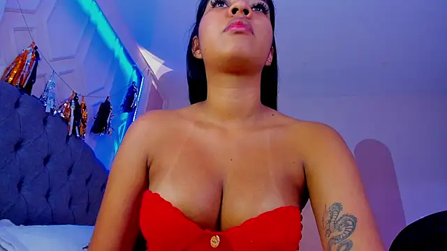 Snapshot of MadyLust chatting on 10/24/25, 10:17 MadyLust online show from 10/24/25, 10:17