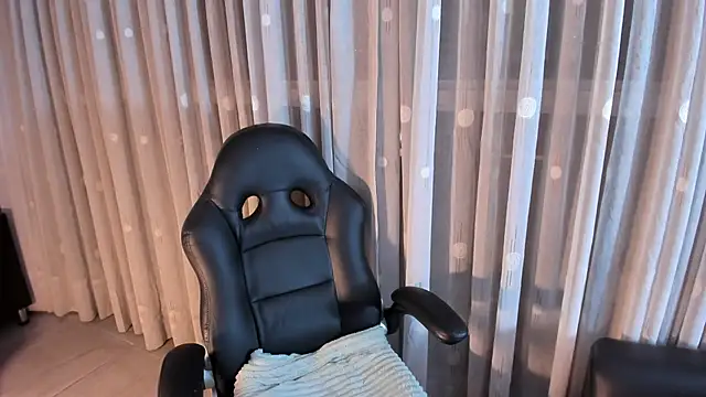 Snapshot of RAVENDIPAUL chatting on 10/22/25, 01:06 RAVENDIPAUL online show from 10/22/25, 01:06