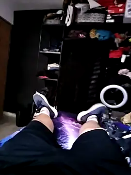 Snapshot of Alee3xxx chatting on 10/30/25, 04:52 Alee3xxx online show from 10/30/25, 04:52