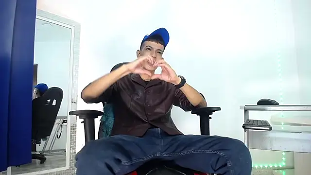 Snapshot of Favel_Gomez7 chatting on 12/20/24, 12:49 Favel Gomez7 online show from 12/20/24, 12:49